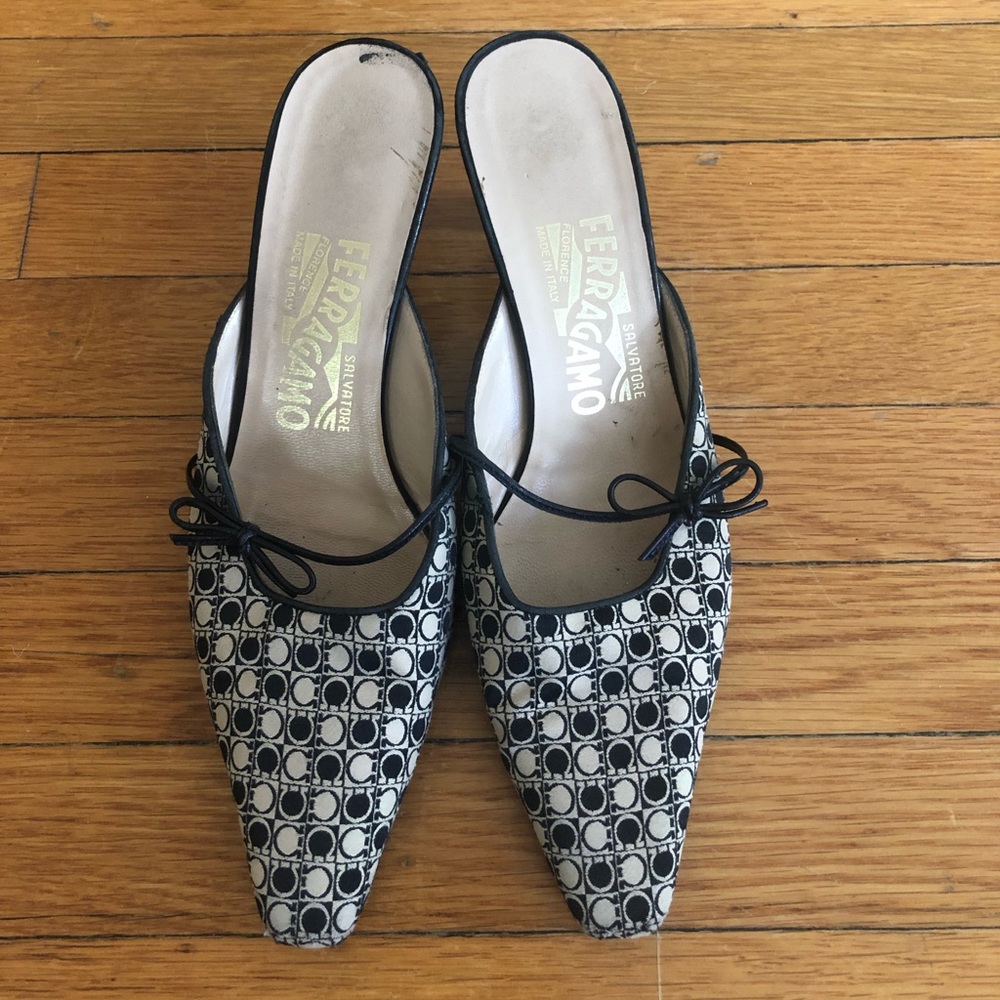 Vintage Ferragamo kitten heels